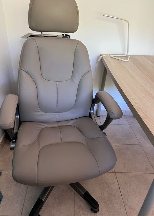 Cadeira escritório com apoio de cabeça