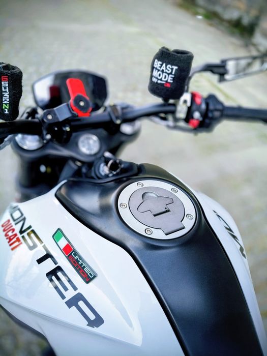 Ducati Monster 2025 4.000kms c garantia troco por furgão