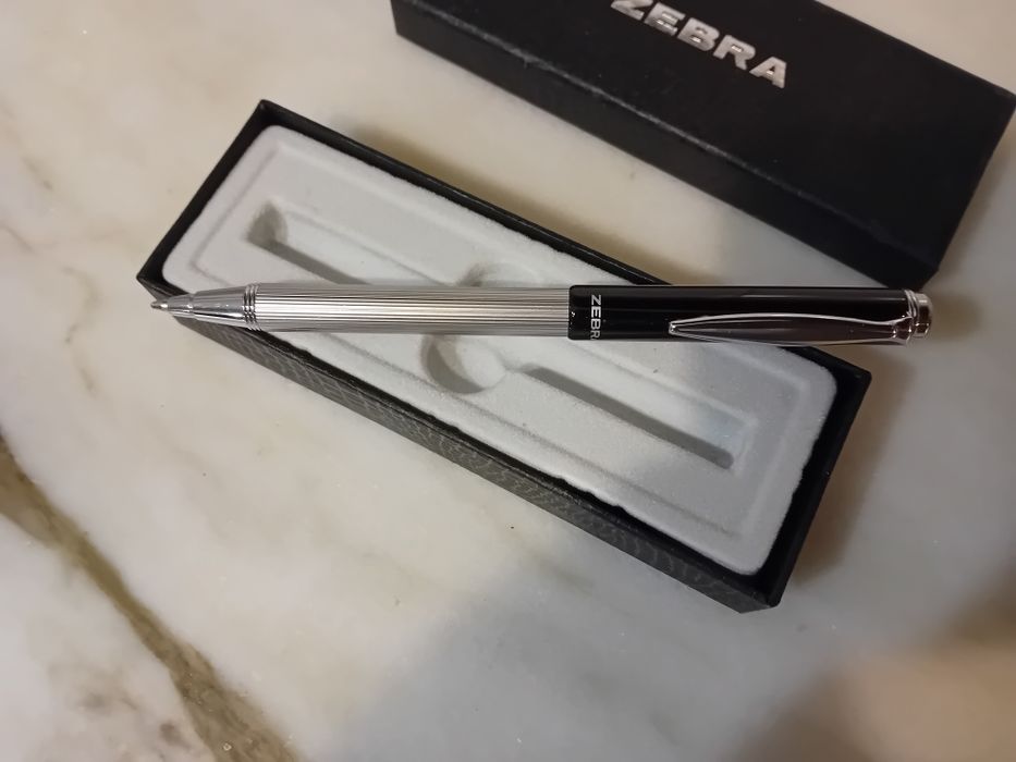 Caneta Telescópica  com Estojo Zebra Nova