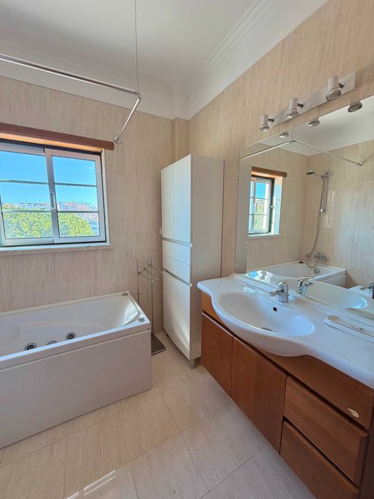 T4 de 160 m² no Jardim da Lomba |Condomínio Privado|Garagem 4 Carros