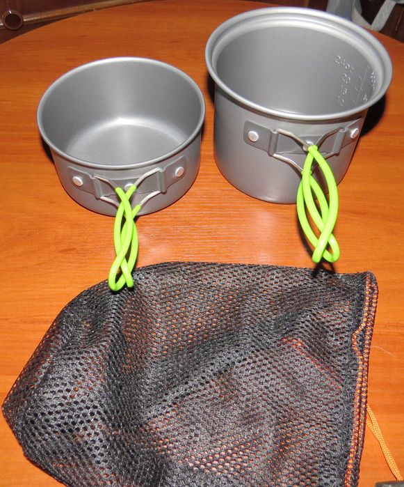 Туристичний посуд (котелки та інше), ножі