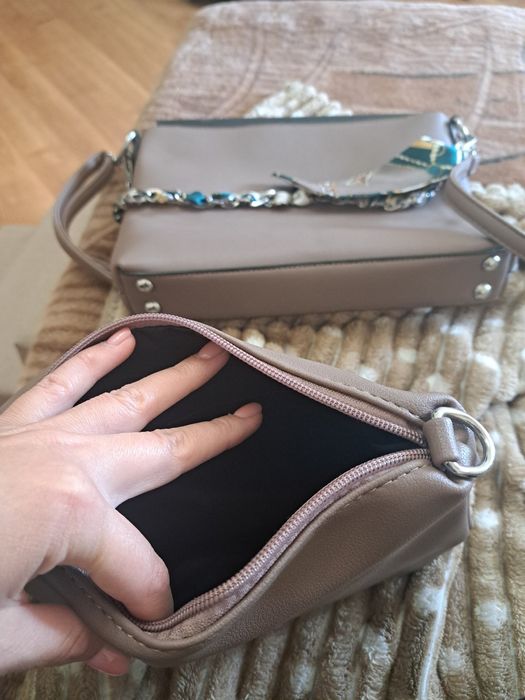 Сумка із шкірозамінника.