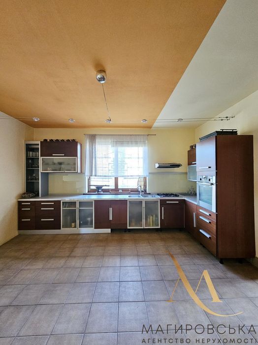 Продаж окремо стоячого будинку для пансіонату, дитячого садка