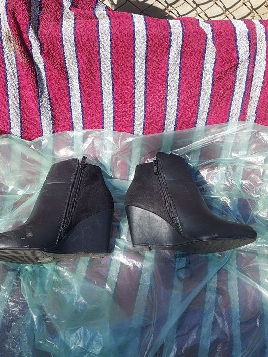 Buty damskie na koturnie czarne rozmiar 38 firma BESTELLE