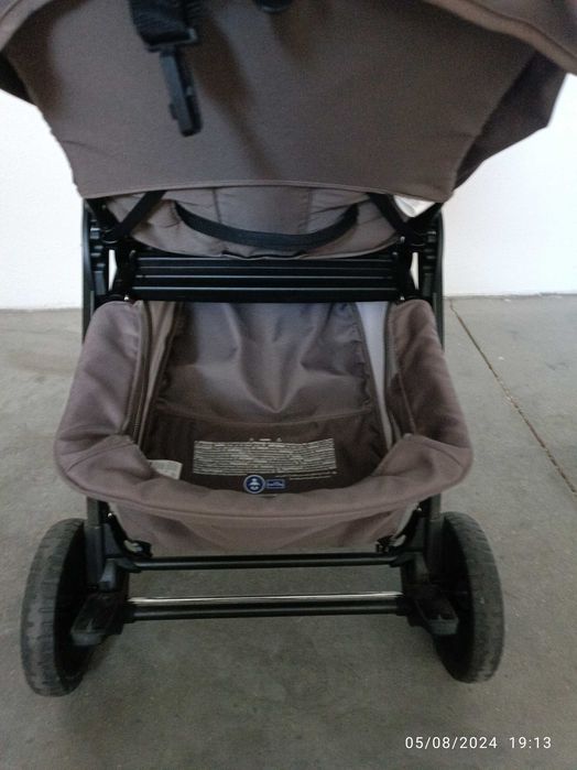 Conjunto Chicco Carrinho de Bebé + Cadeira Auto "ovo" + Base Isofix