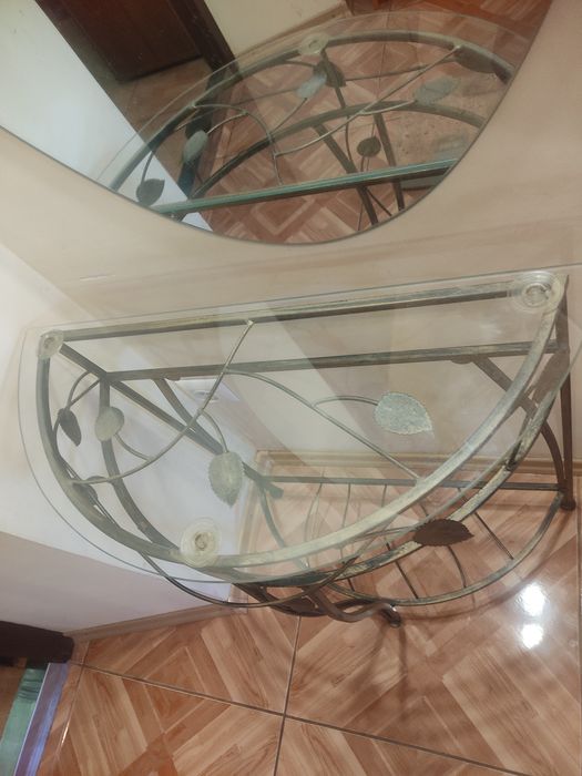 Столик  кований .Новий. Висота 66.5,60 ширина.