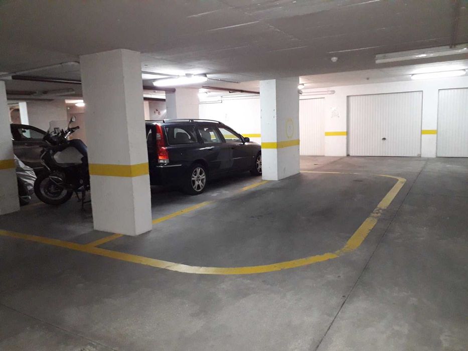 Garagem Miraflores c/2 acessos: R Dr Alfredo da Costa e Av das Túlipas