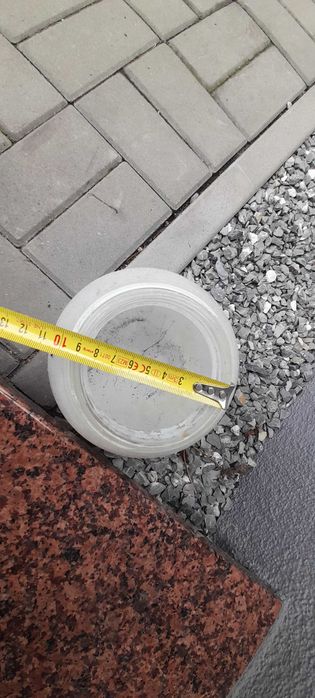 Stary klosz z lampy przemysłowej