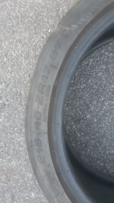 Pneus  r17  215 40