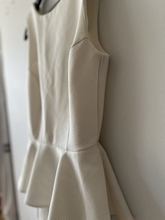 Elegancka biala sukienka, rozmiar S