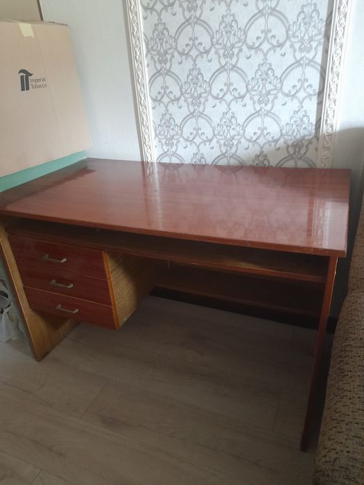 Письмовий стіл б/в