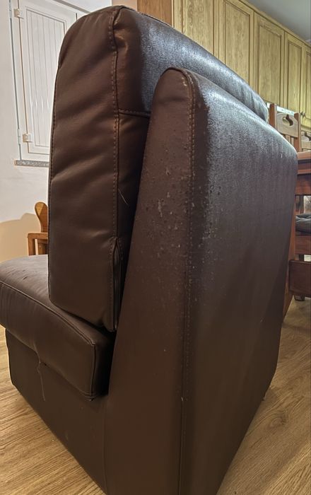 Sofá castanho usado