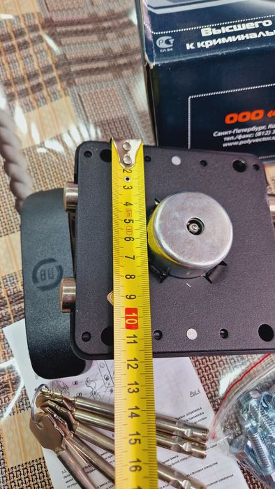 Новый.  Накладной замок Барьер Каре. Высшего качества!