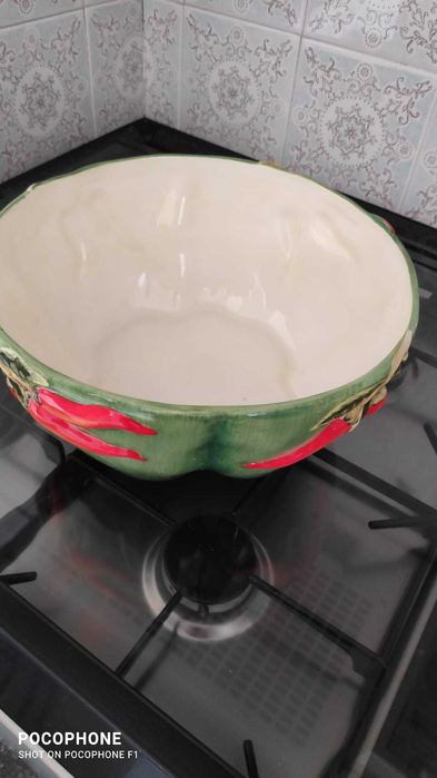 Saladeira decorativa verde e vermelha