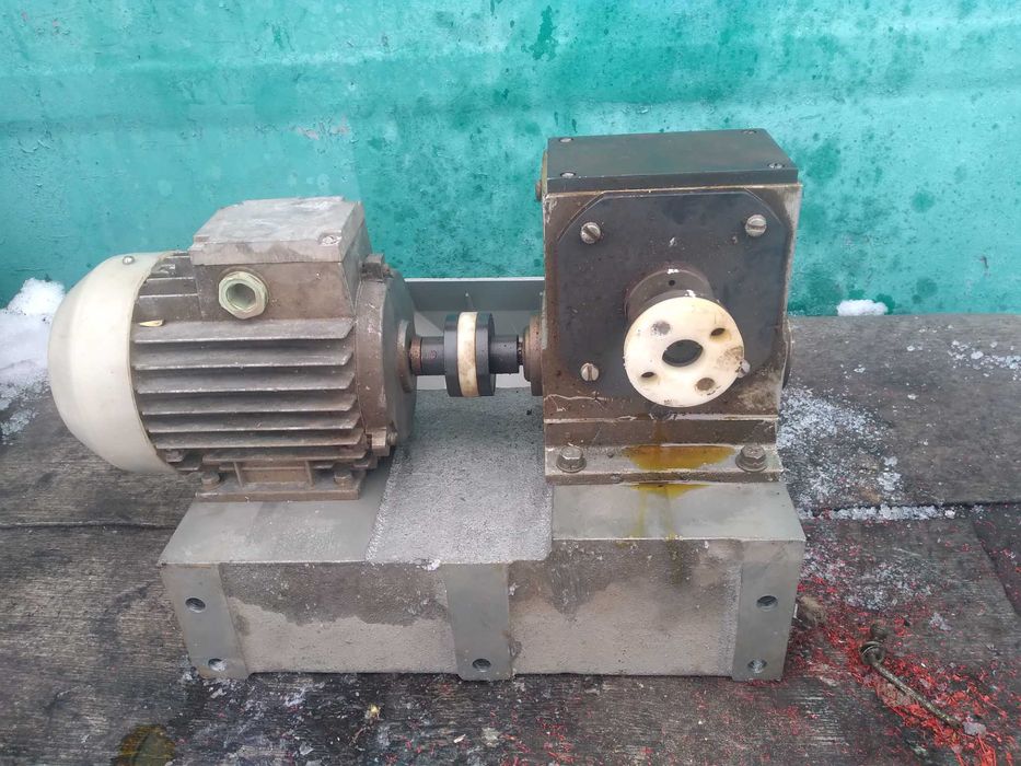 Электродвигатель+ редуктор( 0.37квт, 1:60)