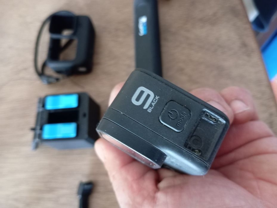Go Pro 9 + extras.