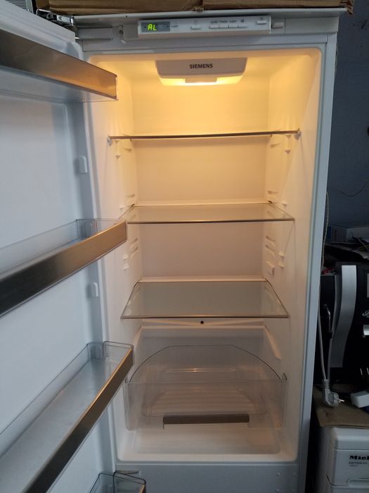 Холодильник Siemens вбудований,безфасадний