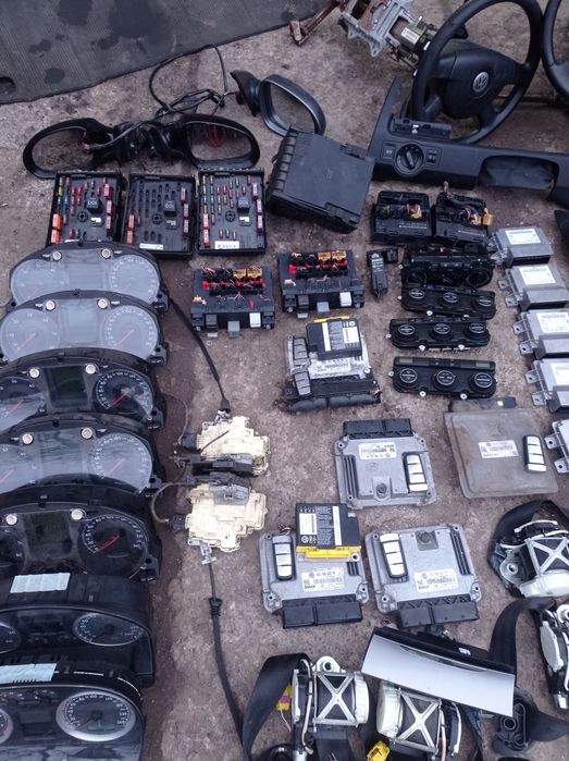 Блок керування ручним гальмом Volkswagen Passat B6 3C0907801B