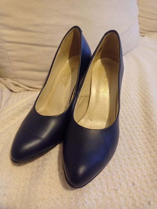 Buty damskie klasyczne 39