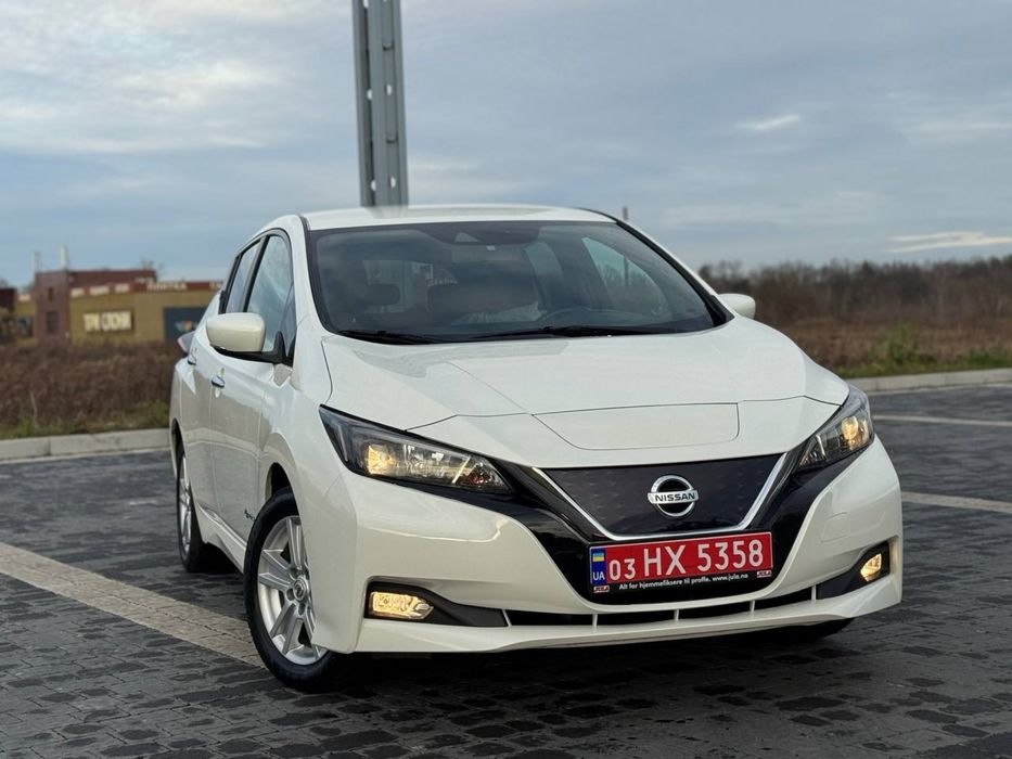 Nissan Leaf 40 kWh - надійний та економний електромобіль, перша реєстрація у Норвегії
27.02.2019. Гарна Комплектація N-Connecta:
клімат контроль / тепловий насос, підігрів сидінь та керма, датчик дощу, електричні дзеркала, камера, зарядка 220В, та ін. Чистий салон, акуратний кузов. Паспортний запас ходу становить 250-300 км, а в реальних умовах авто впевнено проходить 200-250 км, залежно від стилю ізди та пори року.
Готовий до будь яких перевірок.
Авто викуплене від приватної особи у Норвегії, свіжо пригнане в Україну, розмитненне на фірму, стоіть на транзитних номерах, перша реєстрація 1500 грн і ви перший власник в Україні.
Доглянутий електромобіль у чудовому стані, кузов в оригіналі, без повторного фарбування чи ДТП, з невеликим пробігом 117 тис.км. Авто акуратне, без технічних чи візуальних зауважень.
Дзвоніть +38 нуль  (96) 8 нуль 4 45 84 або якщо не у мережі Viber / Telegram. 
Переходьте на телеграм канал:
https://t.me/electrocar_norway

Усім гарного дня та вдалих покупок.