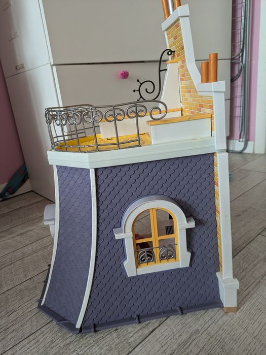 Domek Biedronka i Czarny Kot