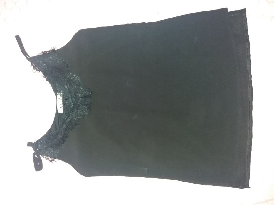 Blusa preta de alças