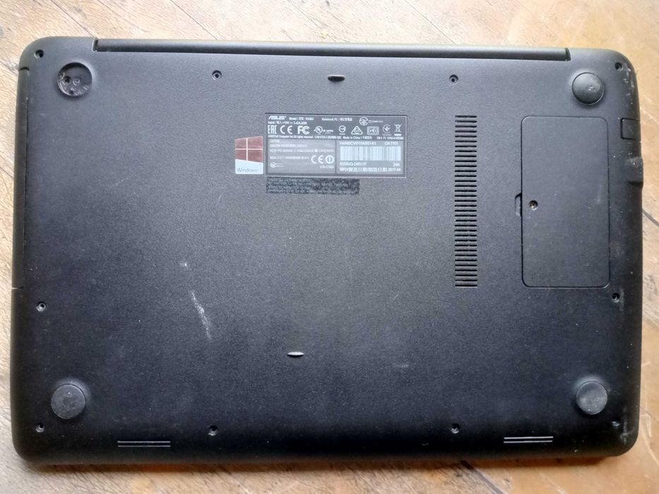 Laptop ASUS R558U