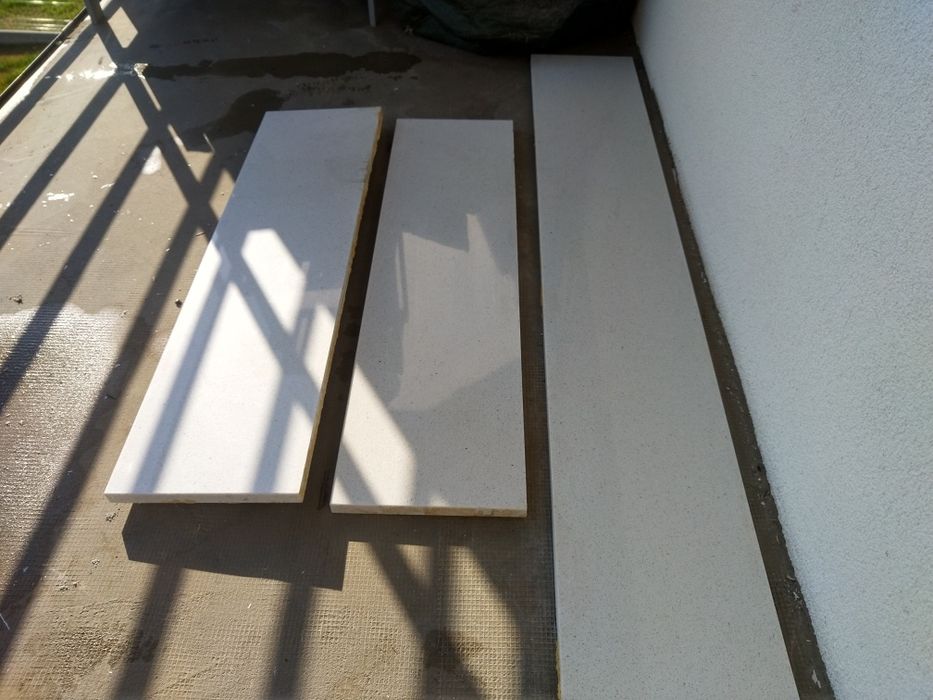 Parapety z aglomarmuru