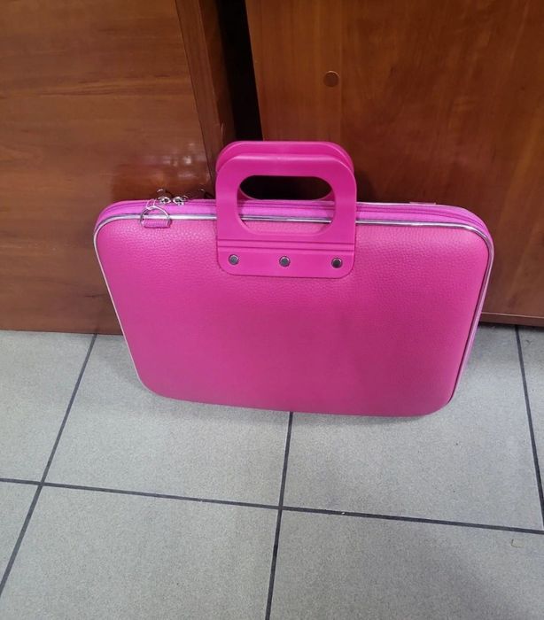 Aktówka różowa na laptop 15,6 cali wymiary 40×29 cm