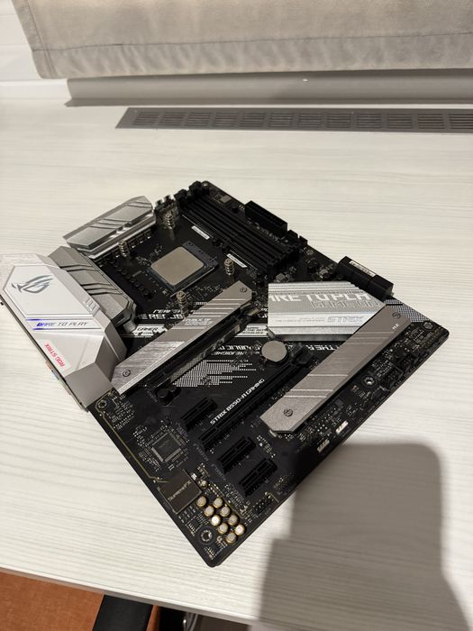 Материнська плата Asus ROG Strix B550-A Gaming