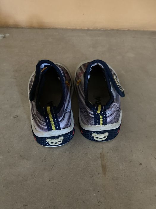 Sapatinhos Panda n 19 em bom estado