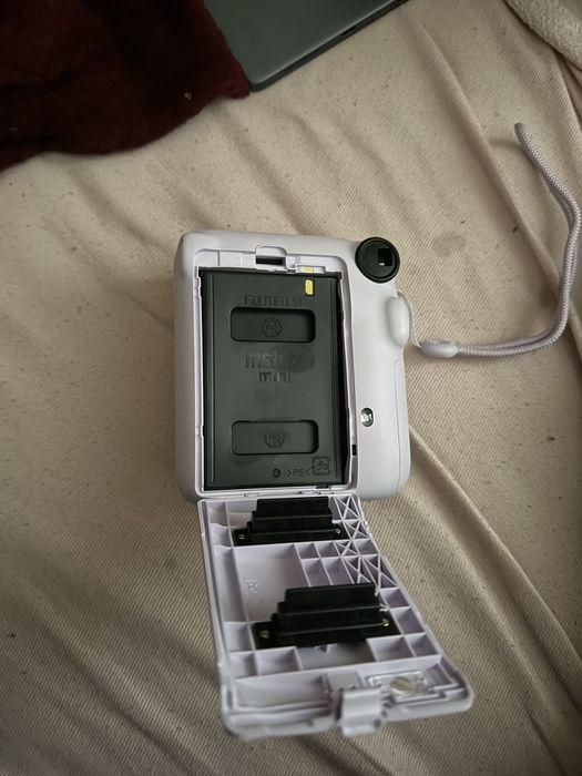 Camera polaroide nao vem com caixa tem no maximo 5 fitas e comprei nov