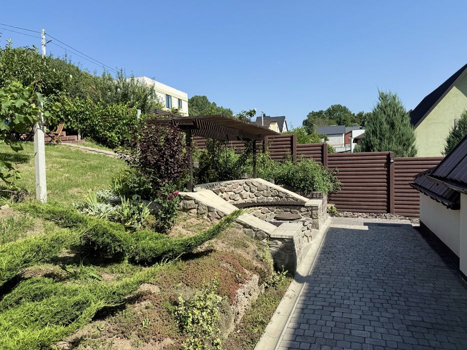 Гаряча пропозиція. Двоповерховий будинок в місті. Ремонт