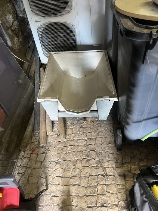 Casota para Cão em Plástico Rígido (Resistente / Fácil Limpeza)