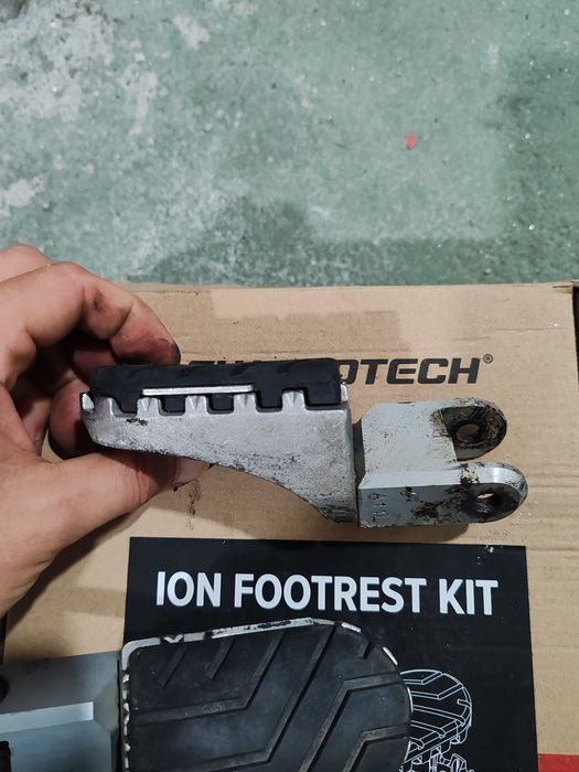 Sw-motech ION pousa-pés Honda XRV 600/650/700