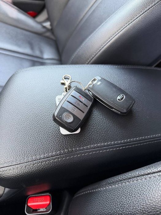 Продаю Kia k5 2.0 газ