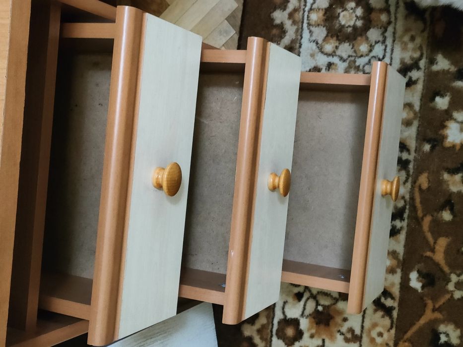 Продам комп'ютерний стол с книжной полкой