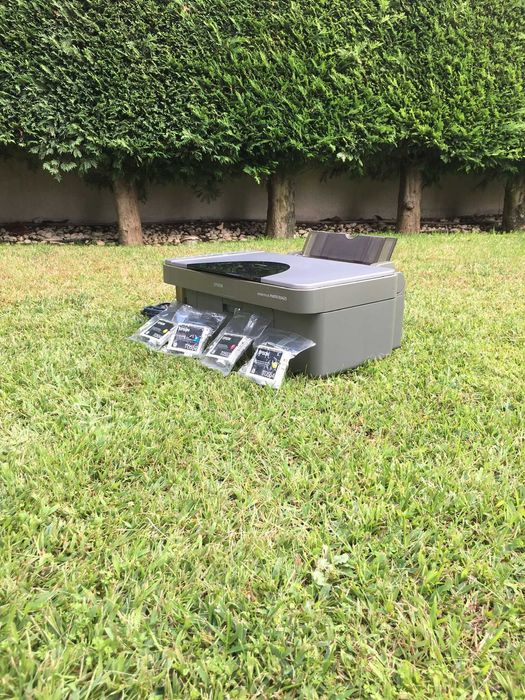 Impressora Compacta com Tinteiros Novos Incluídos