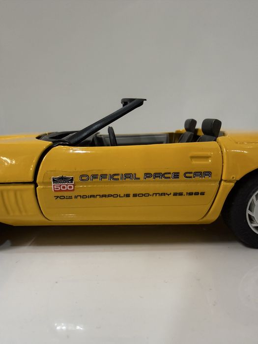 Conjunto Corvette Chevrolet 1/24 + 1/38