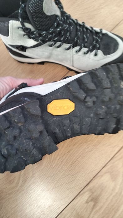 Buty Elbrus trekkingowe sportowe spacerowe trzymające kostkę