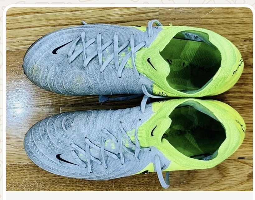 Chuteiras da marca Adidas