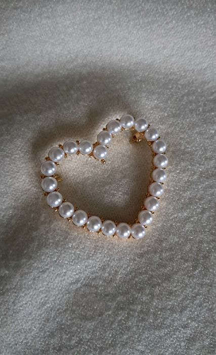 Broszka serce perły złoty serduszko perełki biała agrafka