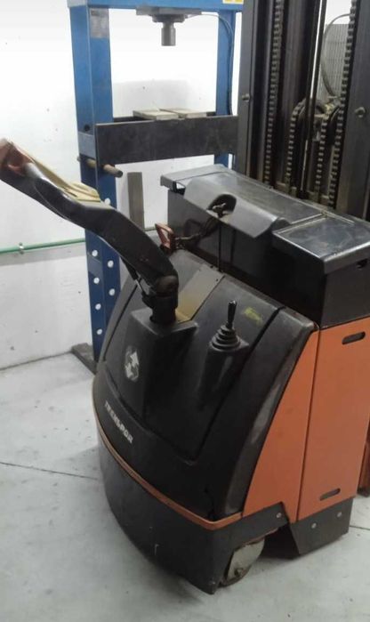 Stacker LIFTER semi novo