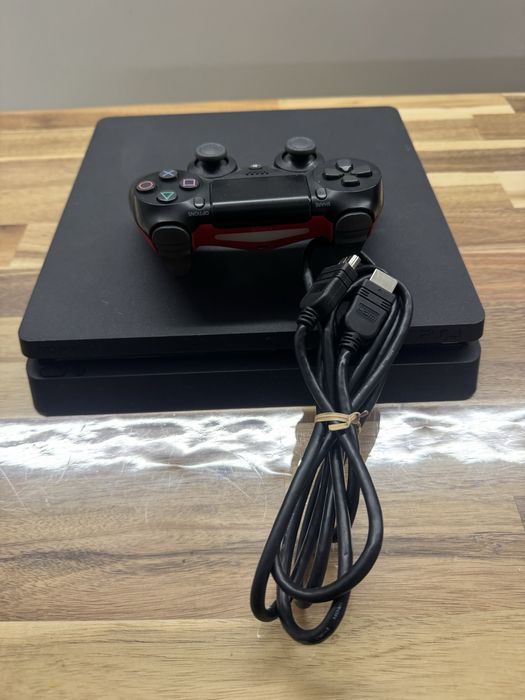 Ps4 slim . . . .