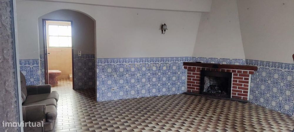 Moradia T5 com Sotão e Terreno
