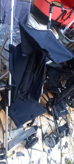 3 carrinhos bebe C/ capa de chuva 15eur.