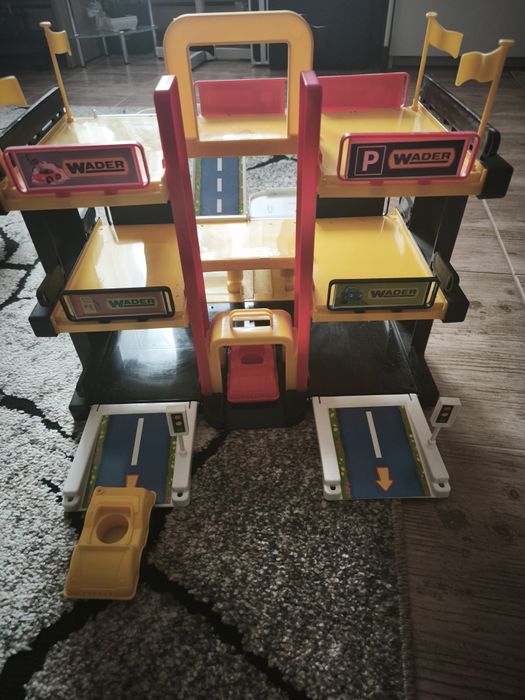 Wader Play Tracks Garage