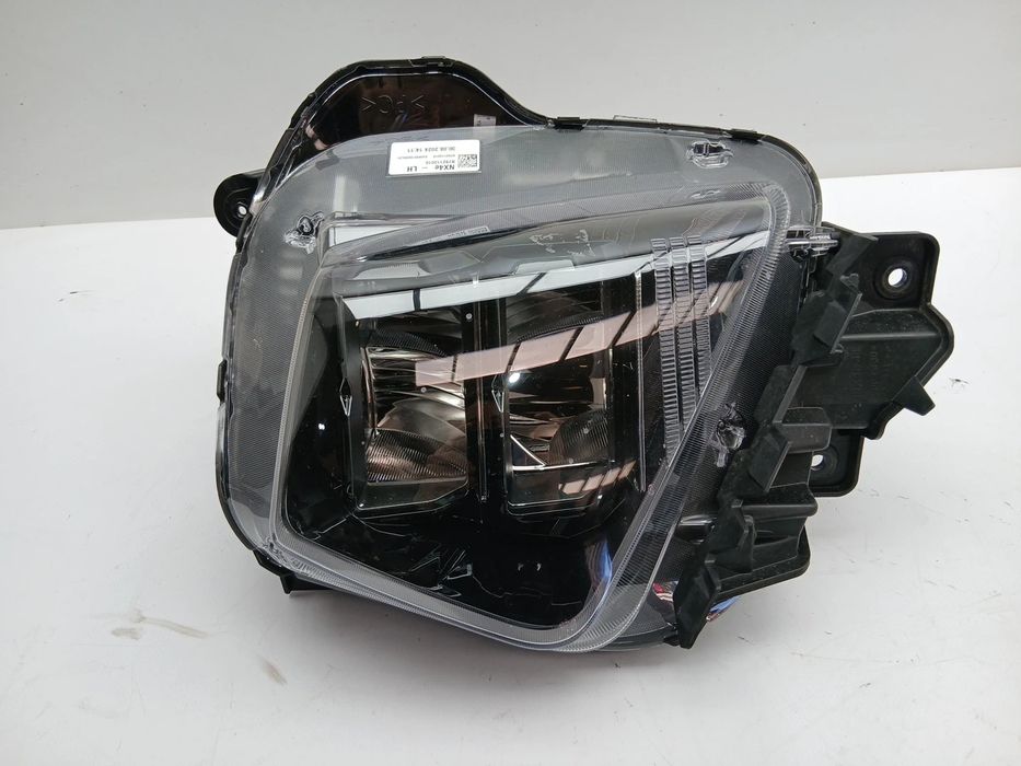 Ótica / farol esquerda HYUNDAI Tucson (NX4E)