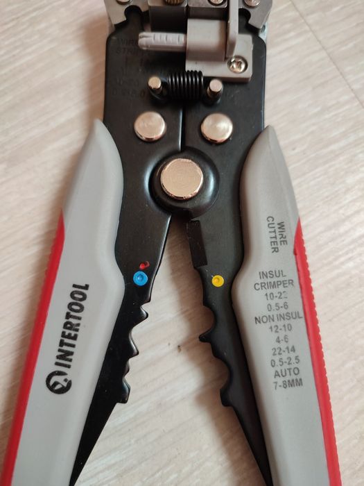 Съемник изоляции  автоматический проводов INTERTOOL HT-7020