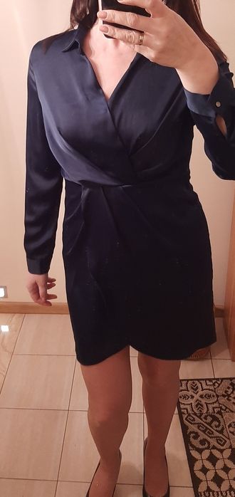 Granatowa sukienka na imprezę